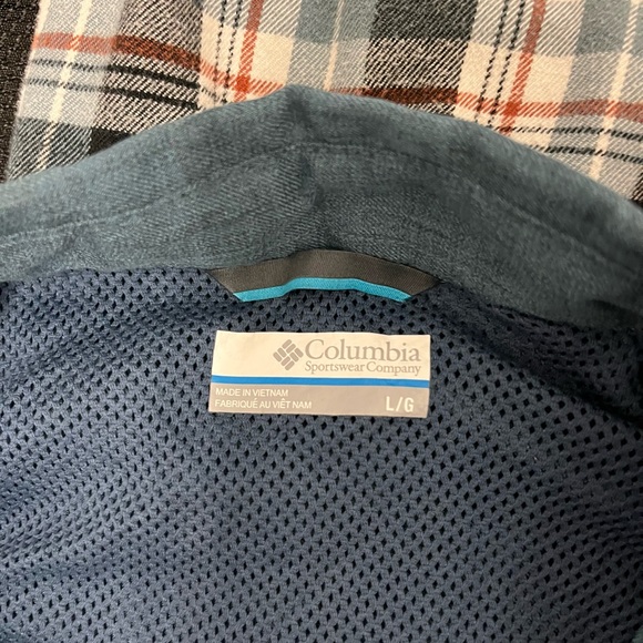 BUNDLE!!!!! Men’s shirts wrangler carhartt columbia - Picture 2 of 4